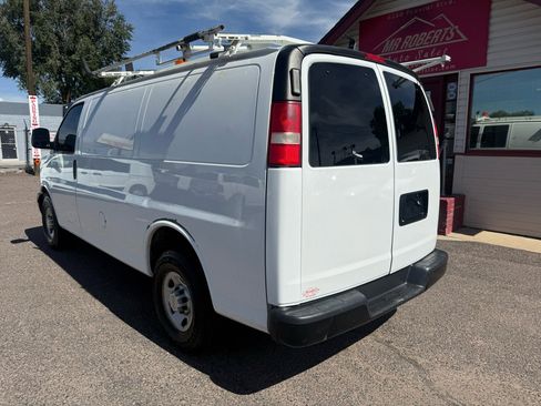 Used 2010 Chevrolet Express 2500 image 7