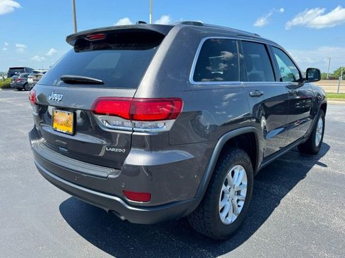 Used 2021 Jeep Grand Cherokee Laredo image 3