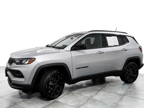 Used 2026 Jeep Compass Latitude AWD/4WD image 4