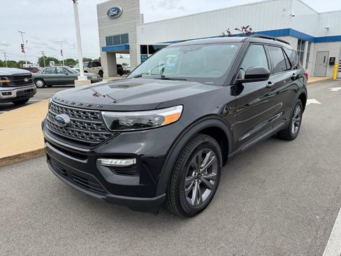 Certified 2023 Ford Explorer XLT w/ Equipment Group 202A AWD/4WD image 4