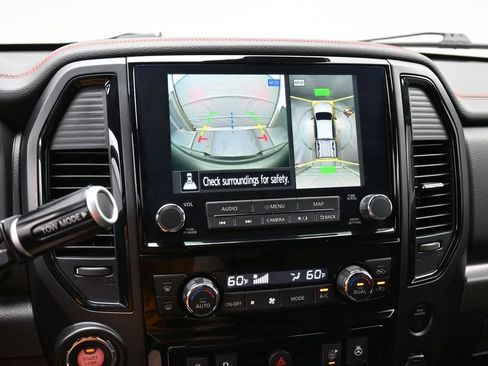 Used 2021 Nissan Titan PRO-4X w/ Pro-4x Convenience Package AWD/4WD image 15