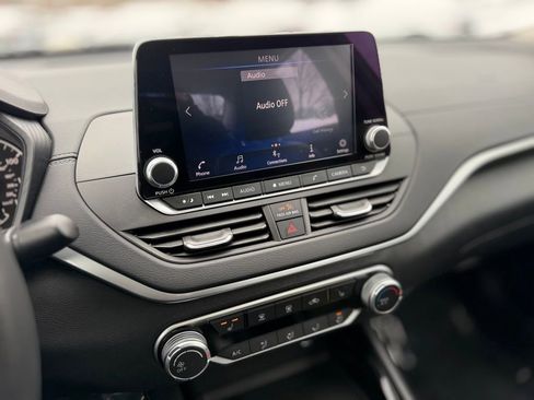 Used 2022 Nissan Altima 2.5 SV w/ SV Premium Package image 19