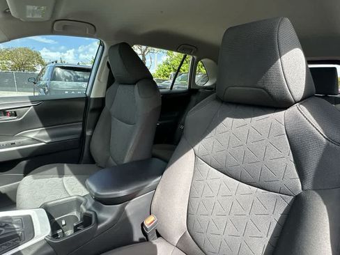 Used 2022 Toyota RAV4 XLE FWD image 14