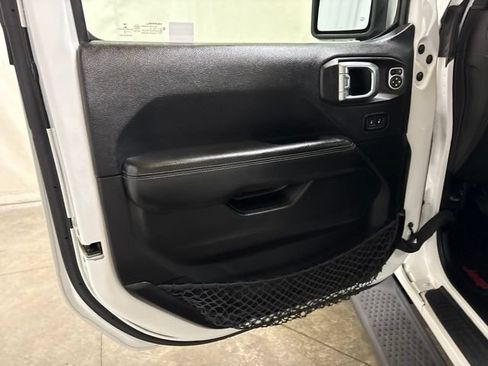 Used 2019 Jeep Wrangler Unlimited Sahara w/ Uconnect 4C Nav & Sound Group AWD/4WD image 39