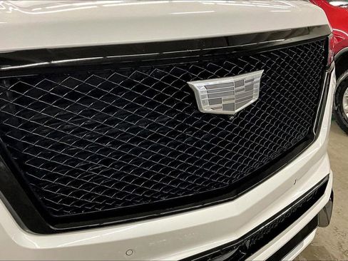 Certified 2023 Cadillac Escalade ESV V AWD/4WD image 34