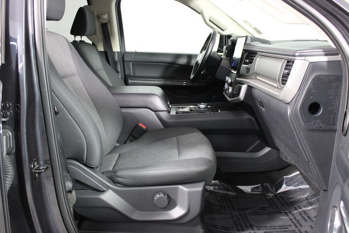 Used 2024 Ford Expedition XLT RWD image 24