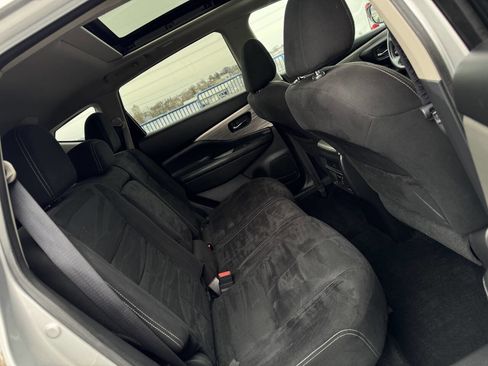 Used 2017 Nissan Murano SV w/ Premium Package image 10