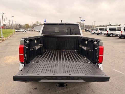 Used 2024 Toyota Tacoma TRD Off-Road image 9