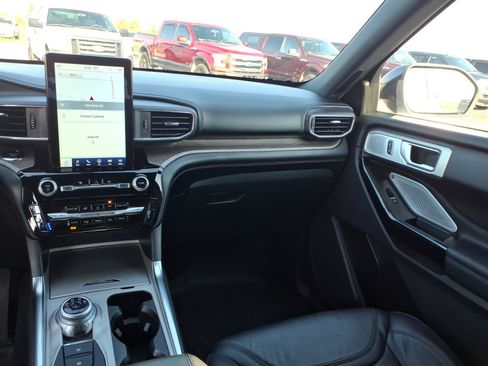 Used 2023 Ford Explorer Platinum w/ Technology Package AWD/4WD image 17