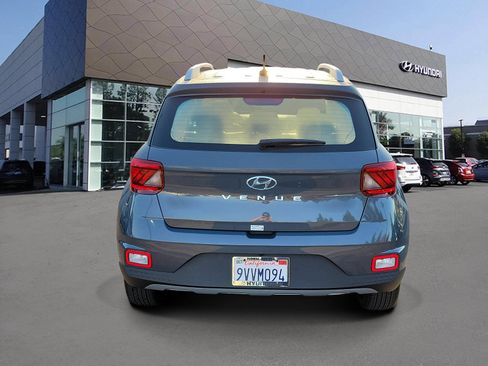 Certified 2025 Hyundai Venue SEL FWD image 4
