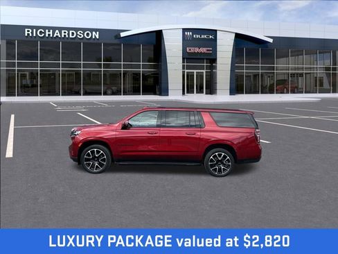 Used 2021 Chevrolet Suburban RST w/ Luxury Package AWD/4WD image 2