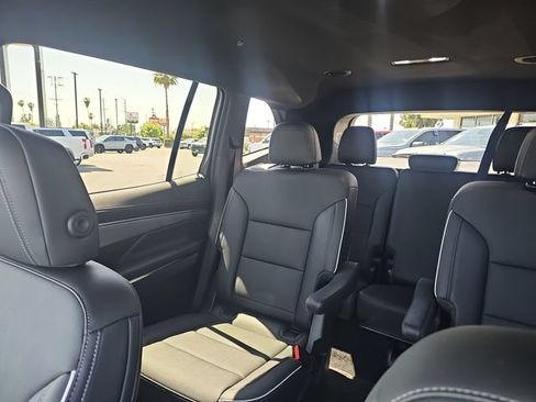 Certified 2025 Buick Enclave Preferred FWD image 19