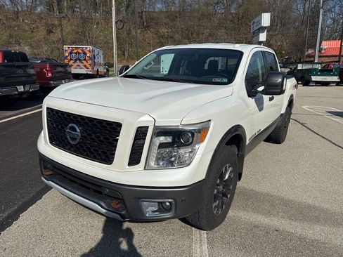 Used 2018 Nissan Titan PRO-4X w/ Pro-4x Convenience Package image 2