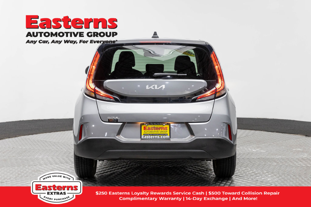 Used 2023 Kia Soul LX w/ LX Technology Package FWD image 7