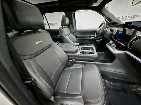 Used 2025 Ford Expedition Platinum w/ Stealth Appearance Package AWD/4WD image 31