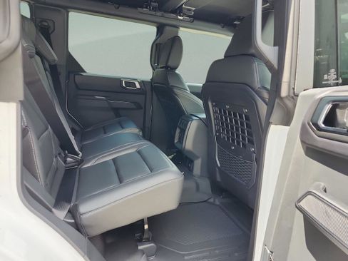 New 2025 Ford Bronco Badlands image 18