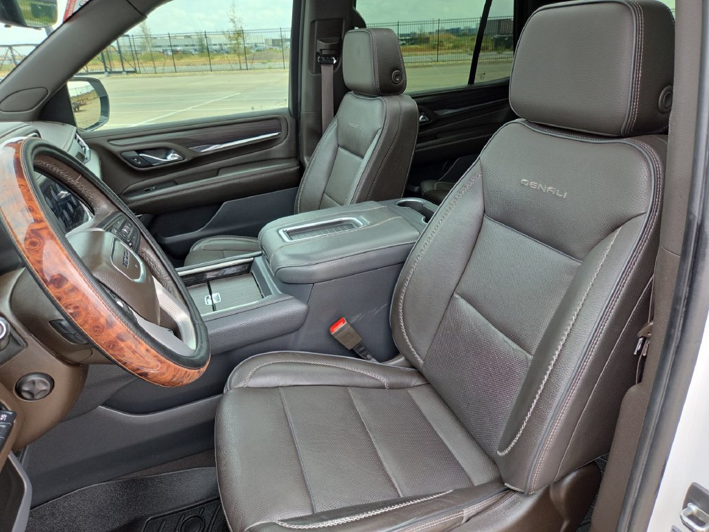Used 2021 GMC Yukon Denali w/ Denali Premium Package AWD/4WD image 16