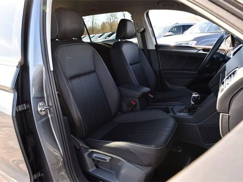 Used 2023 Volkswagen Tiguan SE image 19