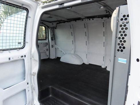 Used 2013 Chevrolet Express 2500 RWD image 12