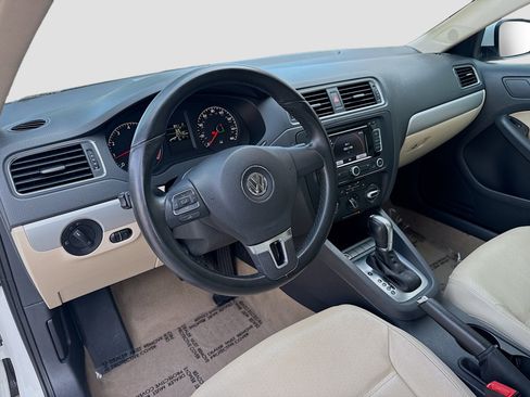 Used 2011 Volkswagen Jetta SEL image 9