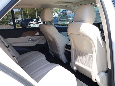 Used 2021 Mercedes-Benz GLE 450 4MATIC w/ AMG Line Exterior image 37