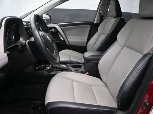 Used 2018 Toyota RAV4 Limited FWD image 10