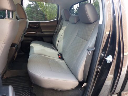 Used 2022 Toyota Tacoma SR5 AWD/4WD image 38