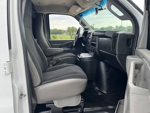 Used 2019 GMC Savana 2500 w/ Driver Convenience Package RWD image 13