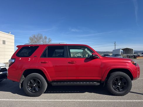 Used 2018 Toyota 4Runner SR5 image 5