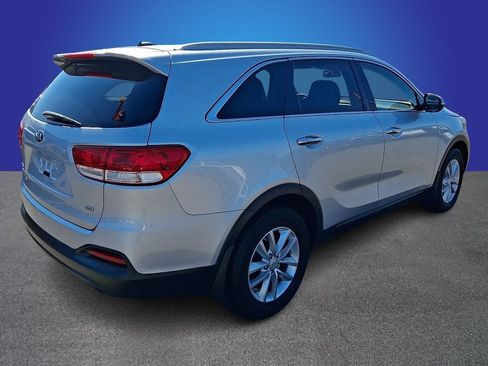 Used 2017 Kia Sorento AWD image 4