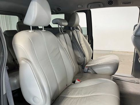 Used 2011 Toyota Sienna XLE FWD image 13