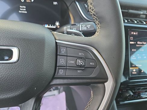 Used 2023 Jeep Grand Cherokee L Altitude image 20