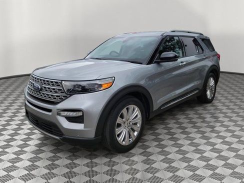 Certified 2022 Ford Explorer Limited w/ Equipment Group 301A RWD image 3