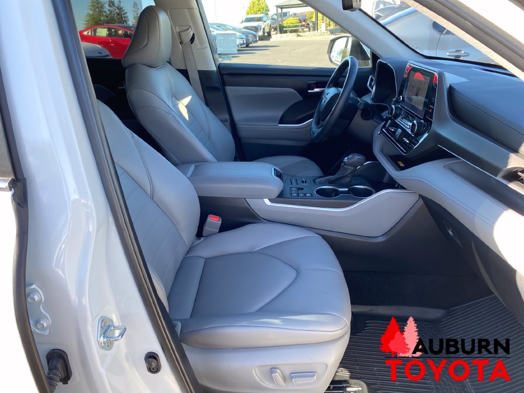 Used 2024 Toyota Highlander XLE AWD/4WD image 22