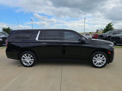 Used 2022 Chevrolet Suburban High Country w/ Max Trailering Package AWD/4WD image 6