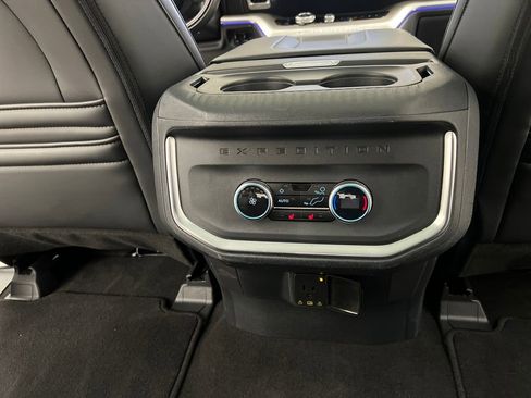 Used 2025 Ford Expedition Platinum AWD/4WD image 22