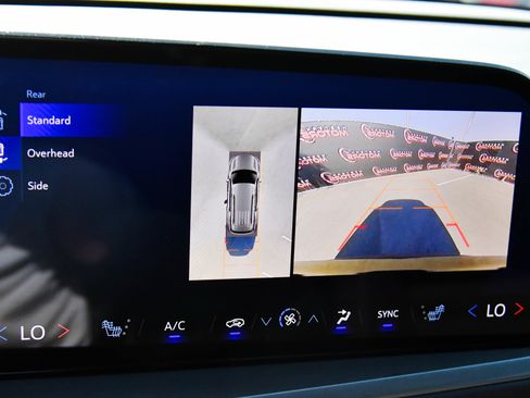 Used 2024 Chevrolet Traverse LT FWD image 19
