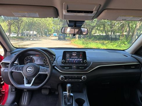 Used 2025 Nissan Altima 2.5 SV FWD image 33