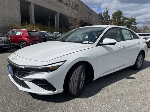 New 2026 Hyundai Elantra SE FWD image 3