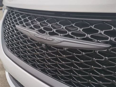 New 2026 Chrysler Pacifica Select image 12