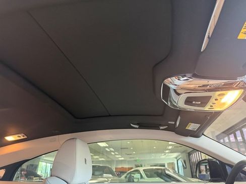 Used 2015 Rolls-Royce Wraith RWD image 11