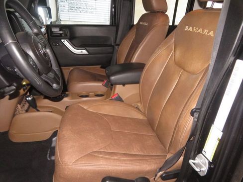 Used 2013 Jeep Wrangler Unlimited Sahara w/ Connectivity Group AWD/4WD image 20