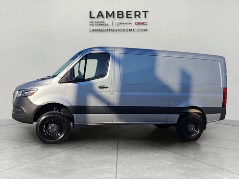 Used 2024 Mercedes-Benz Sprinter 2500 image 2