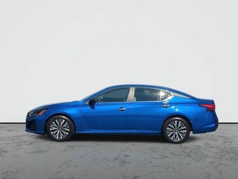 Used 2025 Nissan Altima 2.5 SV FWD image 5