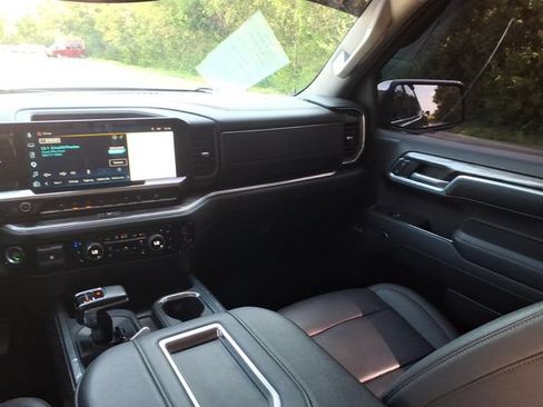 Used 2022 Chevrolet Silverado 1500 LTZ AWD/4WD image 8