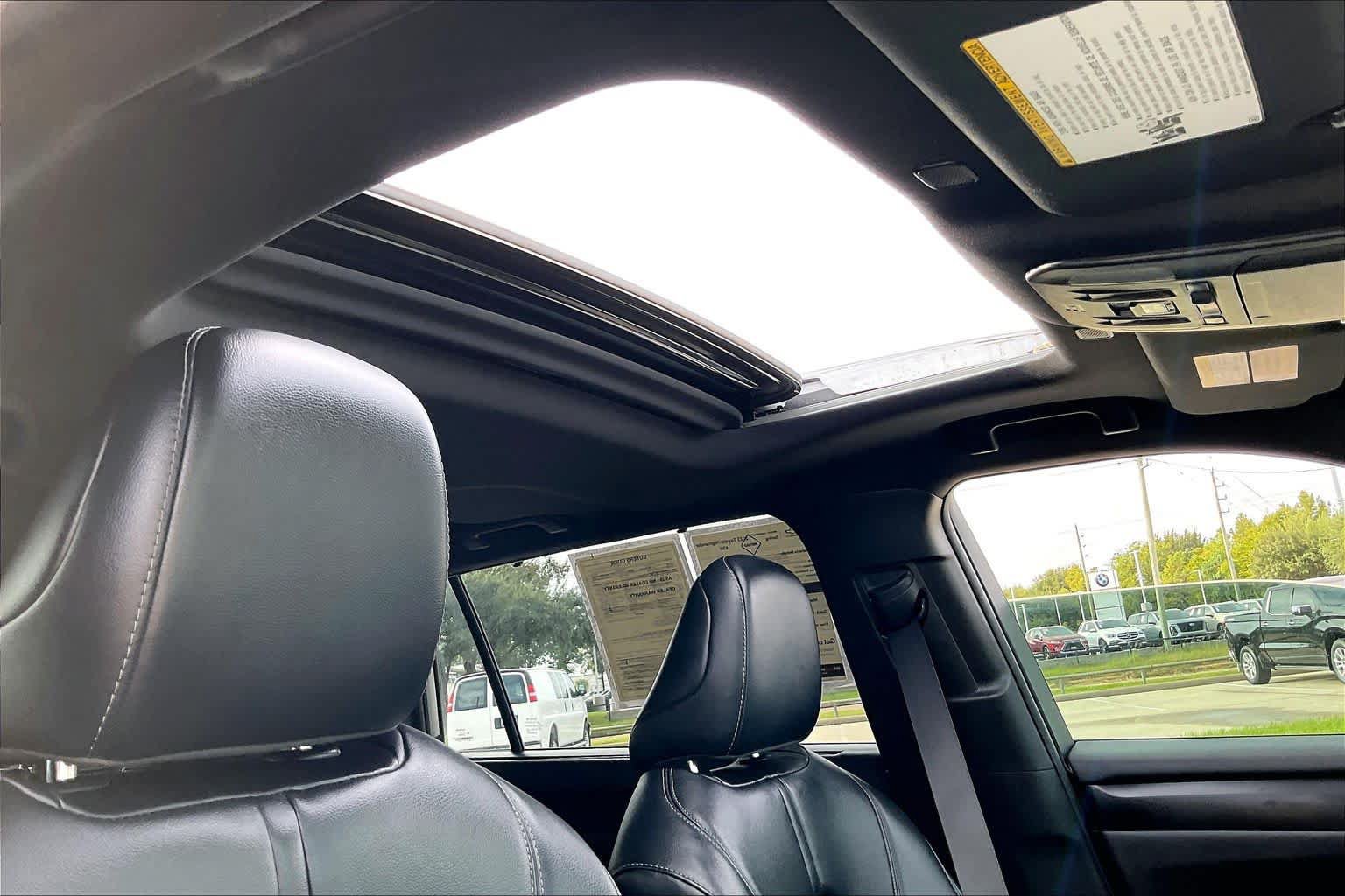 Used 2023 Toyota Highlander XSE FWD image 14