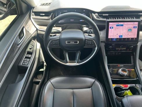 Used 2023 Jeep Grand Cherokee Limited RWD image 9