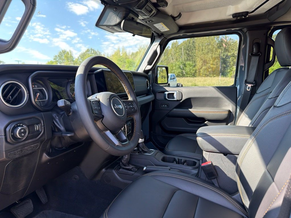 Used 2024 Jeep Gladiator Sport AWD/4WD image 15