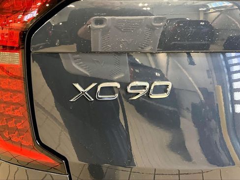 New 2026 Volvo XC90 B5 Plus w/ Protection Package Premier AWD/4WD image 6