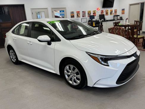 Used 2025 Toyota Corolla LE image 8